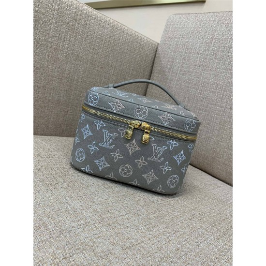 Louis Vuitton NICE M23550   size：20x13.5x12cm 2025 new