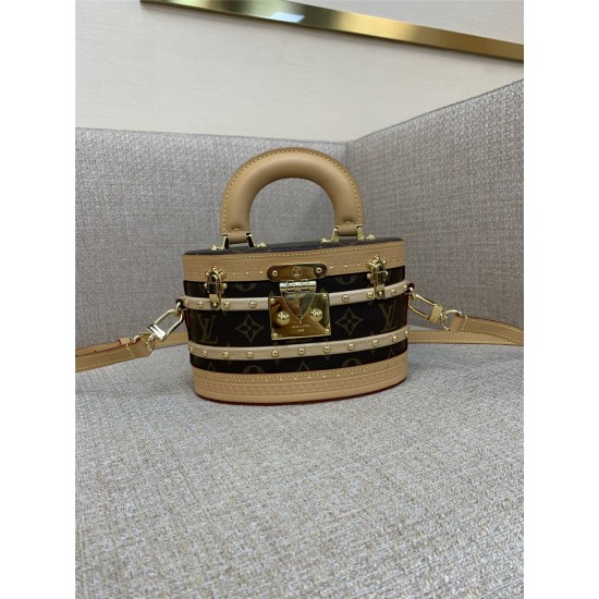 Louis Vuitton M24843   Ellis   size:19.5 x 12 x 11.5cm 2025 new