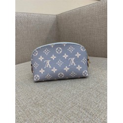 Louis Vuitton M12440 Pochette Cosmétique  size:19 x 12 x 6 cm 2025 new