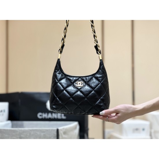 Chanel SMALL HOBO BAG AS4922 Size 22.5*19.5*8.5cm 2025 new