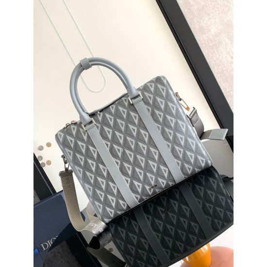 Dior Lingot 35 x 27 x 6cm 2025 New