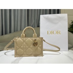 Dior Mini Book Tote 21.5 x 13 x 7.5 cm 2025 New