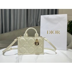 Dior Mini Book Tote 21.5 x 13 x 7.5 cm 2025 New