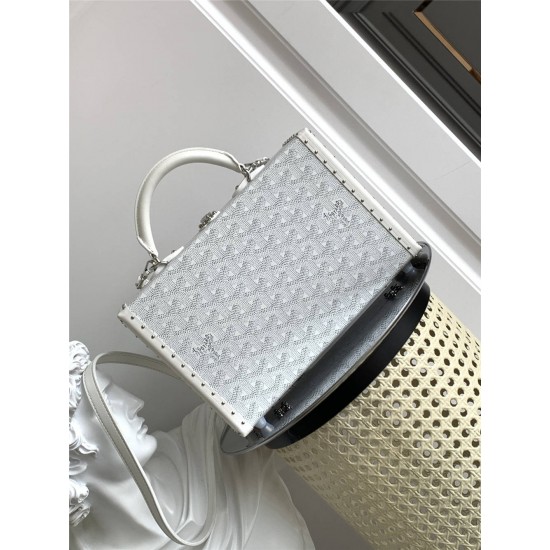 Goyard Grand Hôtel  17 cm x 7.7 cm x 24.5 cm  2025 New