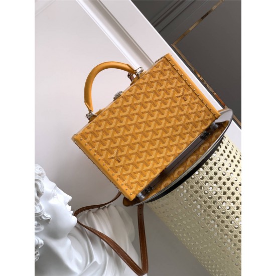 Goyard Grand Hôtel  17 cm x 7.7 cm x 24.5 cm  2025 New