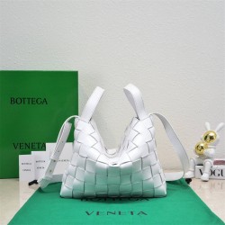 BV Bottega Veneta  bowling 7466#  size: 28*21*16cm  2025 New